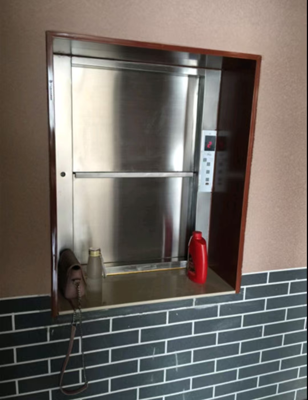 后厨传菜总嫌慢？让传菜梯“跑起来”，翻台率“蹭蹭涨”！