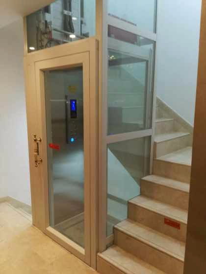 楼梯中间安装别墅电梯怎么安装